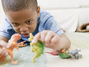 8 اسباب بازی برای تنهایی بازی کردن کودک