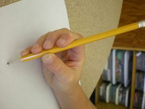 آموزش در دست گرفتن مداد