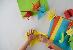 ساختن اوریگامی کودک 8 ساله